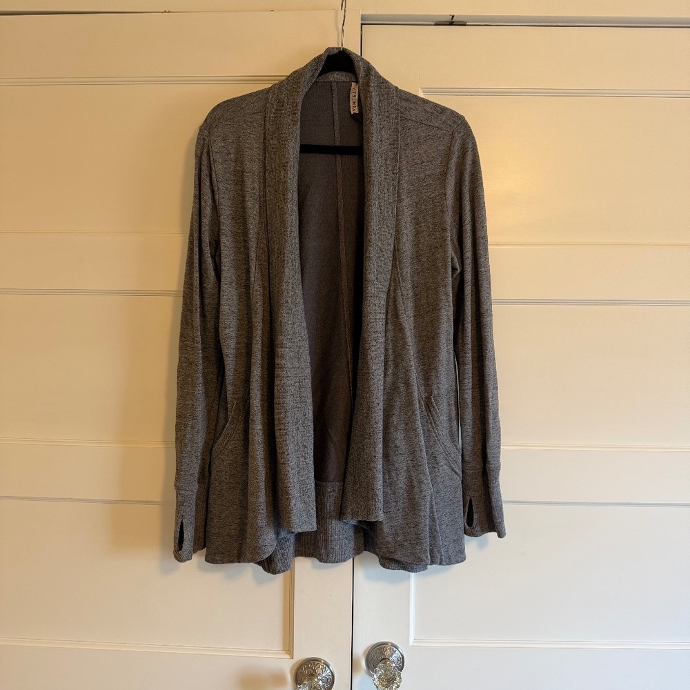 Athleta Pranayama Wrap-Gray: Medium
